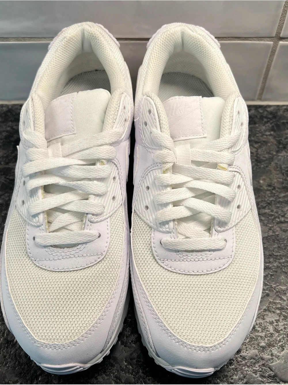 Men's White Nike Athletic Sneakers - Lightweight Daily Trainer